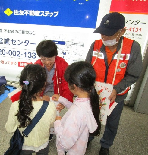 HP街頭募金②（練馬駅）.jpg